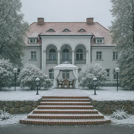 Park & Restauracja 4* レグニツァ