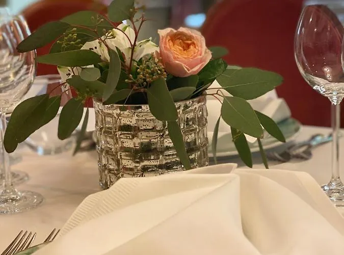 住宿加早餐酒店 Park & Restauracja 莱格尼察