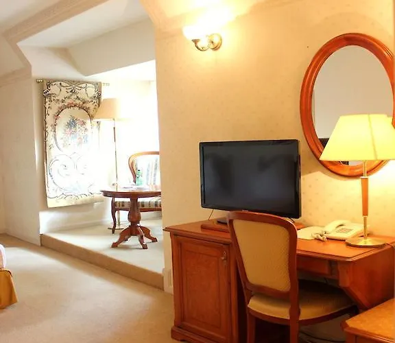 住宿加早餐酒店 Park & Restauracja 莱格尼察