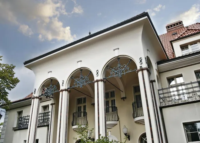 Park & Restauracja 4* レグニツァ