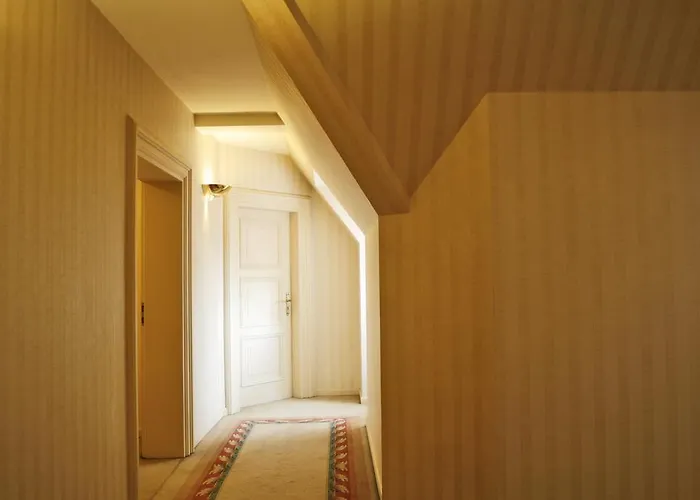 住宿加早餐酒店 Park & Restauracja 莱格尼察